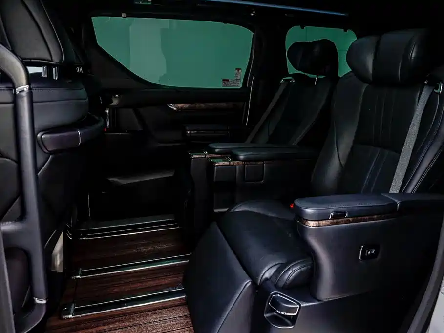 Toyota Alphard 2021 — фото 10