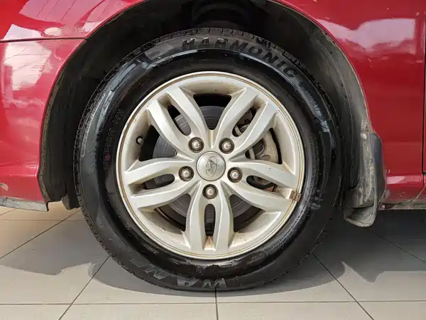 Hyundai Yuedong 2011