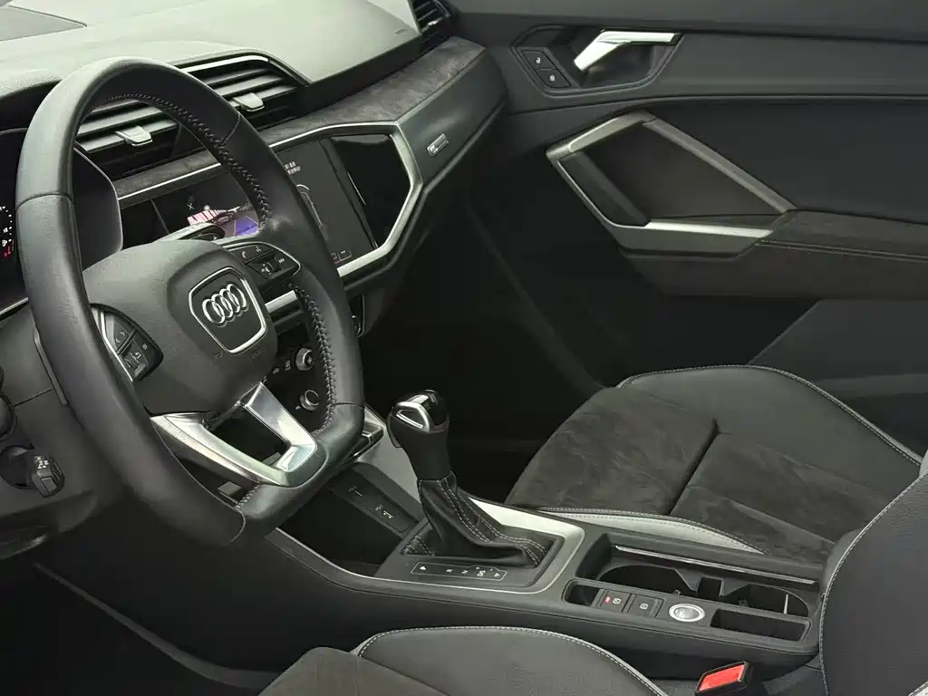 Audi Q3 2021 — фото 17