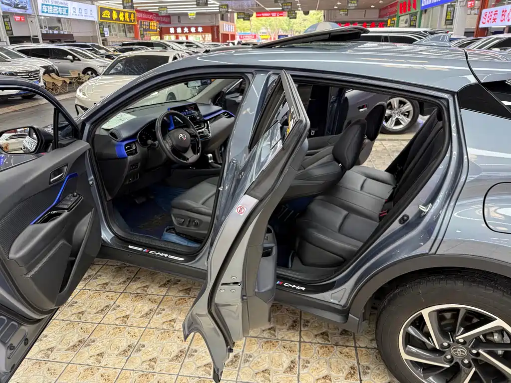 Toyota C-HR 2023 — фото 22