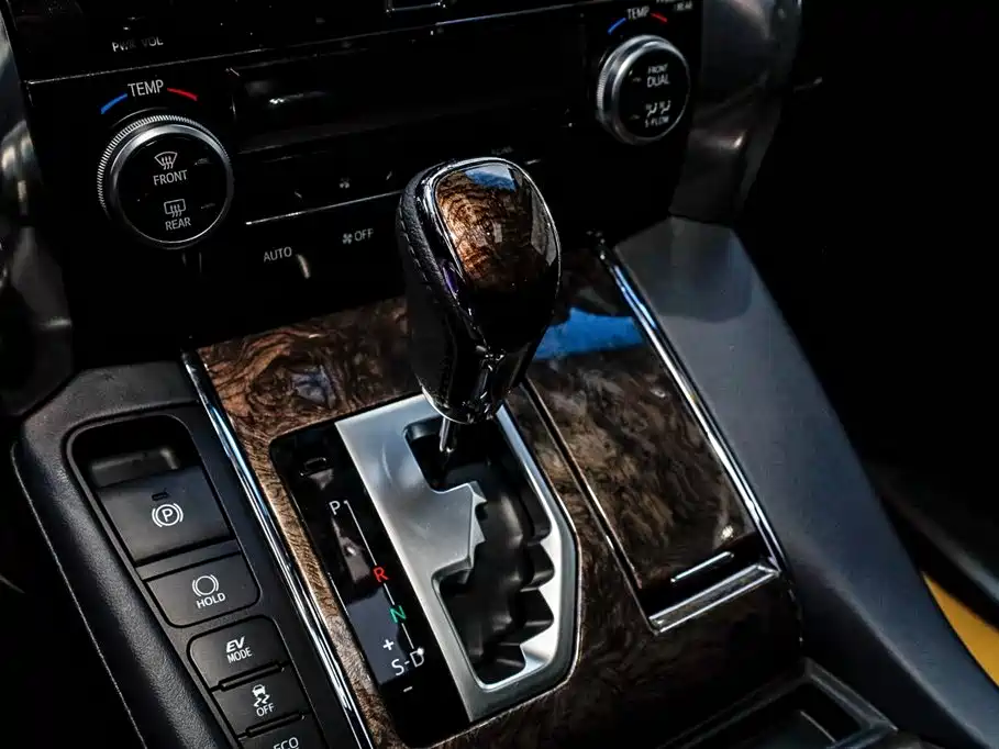 Toyota Alphard 2021 — фото 19