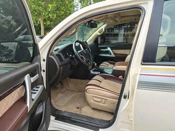 Toyota Land Cruiser 2012