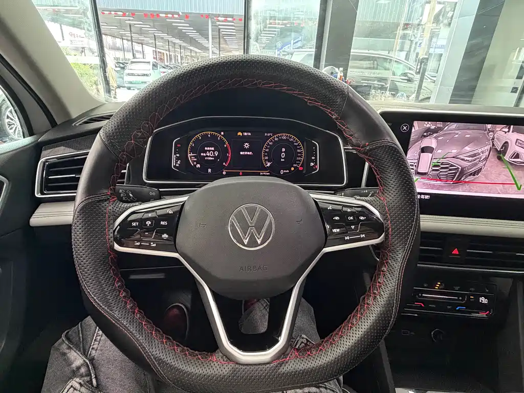 Volkswagen Tiguan L 2023 — фото 12