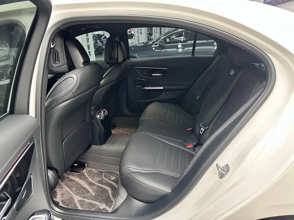 Mercedes-Benz C-Class 2023 — фото 10