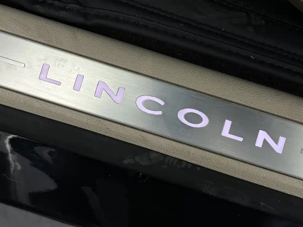 Lincoln Continental 2018 — фото 13