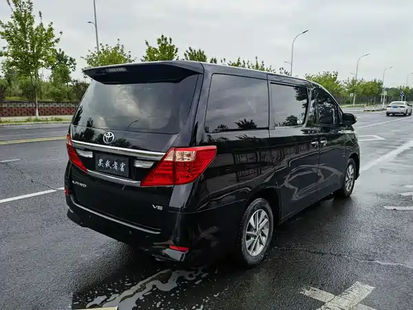 Toyota Alphard 2012