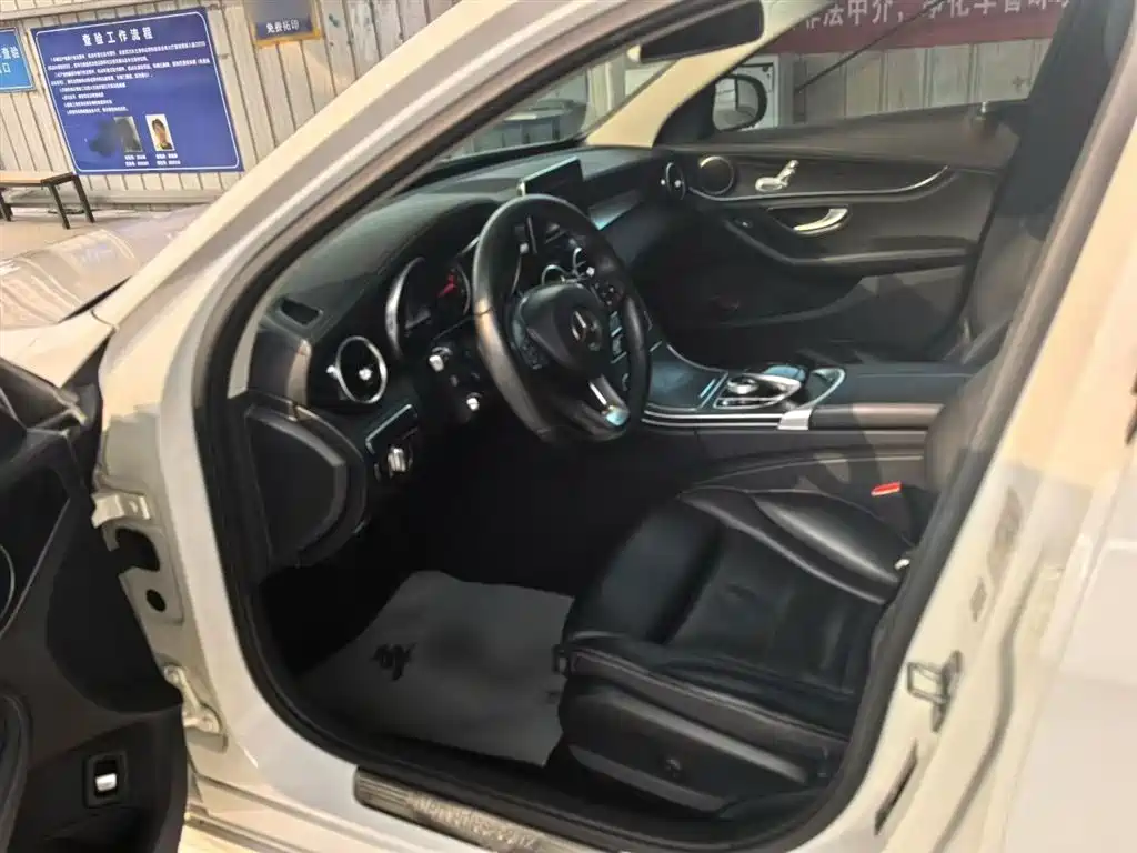 Mercedes-Benz C-Class 2018 — фото 23