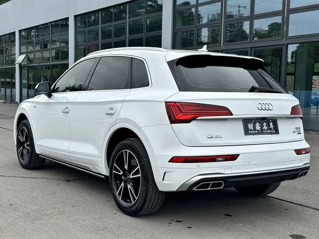 Audi Q5L 2024 — фото 9