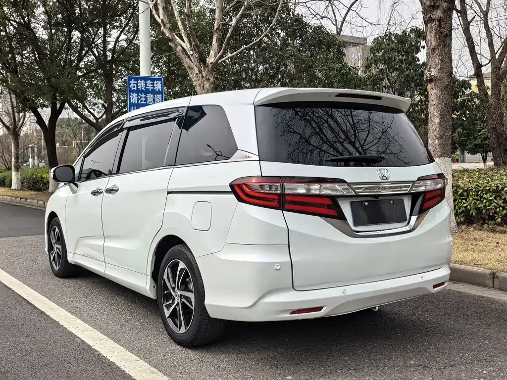 Honda Odyssey 2015 — фото 6