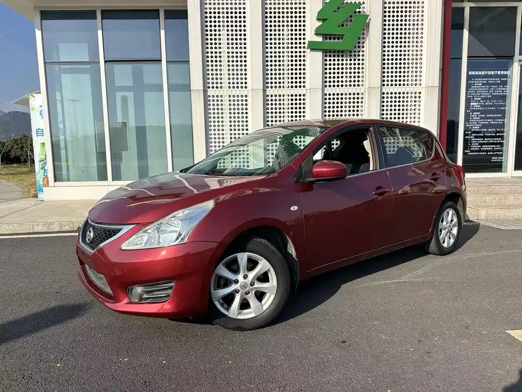 Nissan Tiida 2015 — фото 1