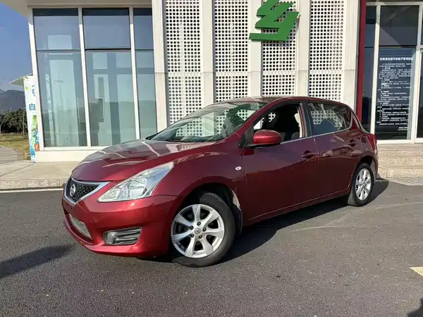 Nissan Tiida 2015