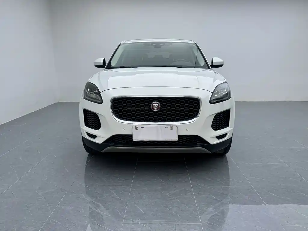 Jaguar E-PACE 2018 — фото 2