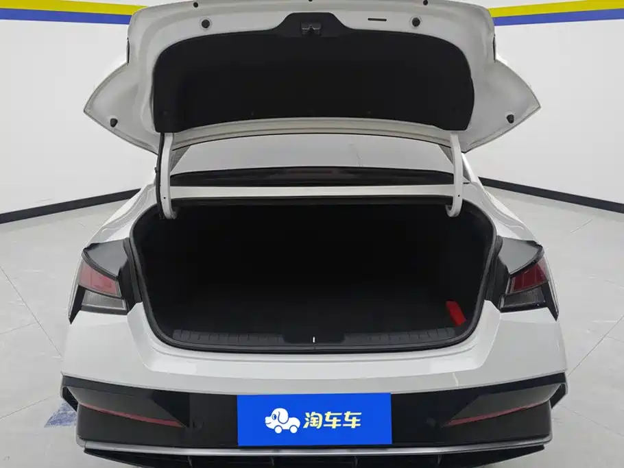 Hyundai Elantra 2024