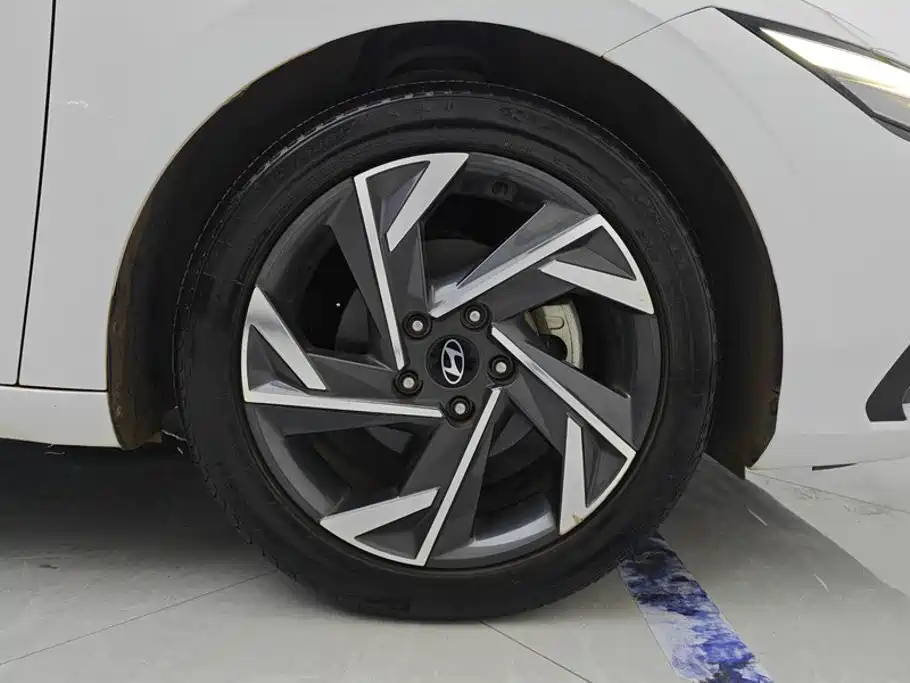 Hyundai Elantra 2024