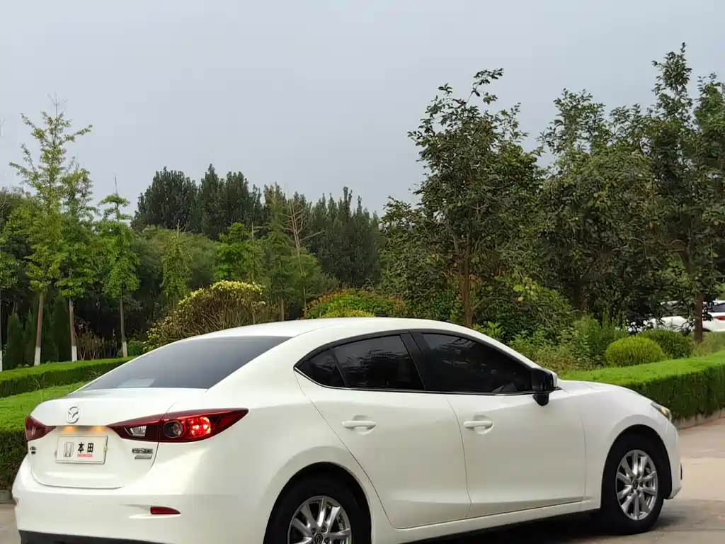 Mazda 3 Axela 2016 — фото 14