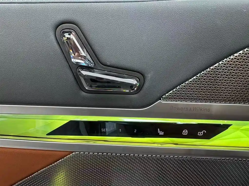 BMW i7 2025 — фото 10