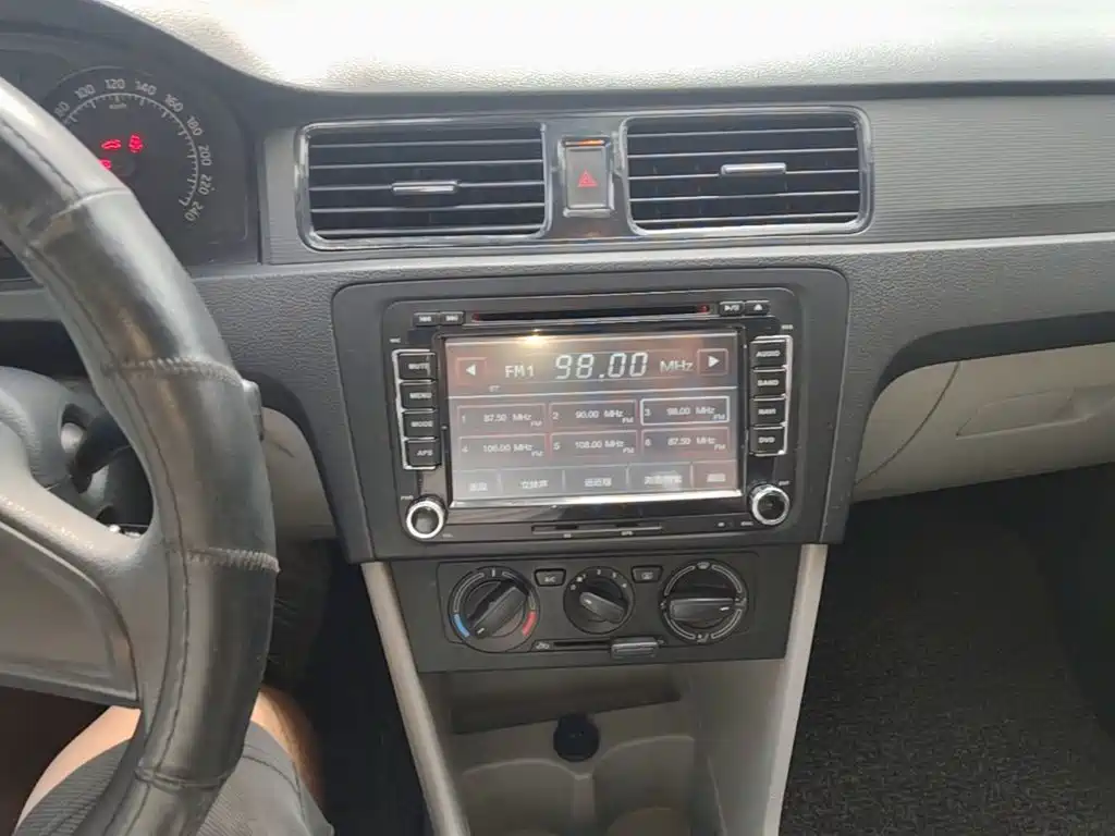 Skoda Rapid 2015 — фото 13