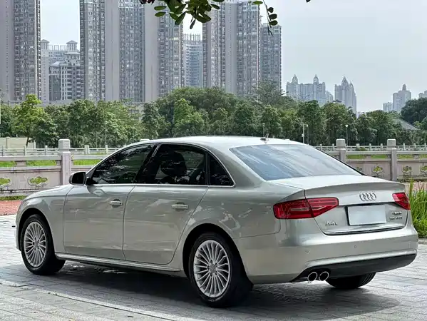Audi A4L 2016