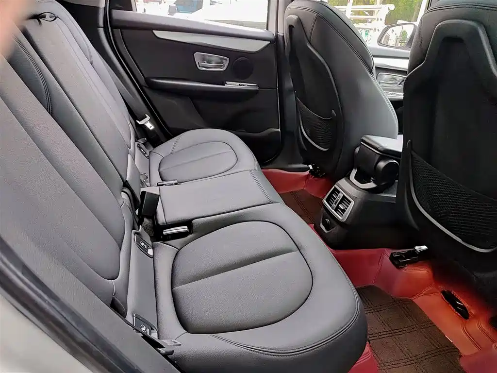 BMW 2 Series Station Wagon 2017 — фото 11
