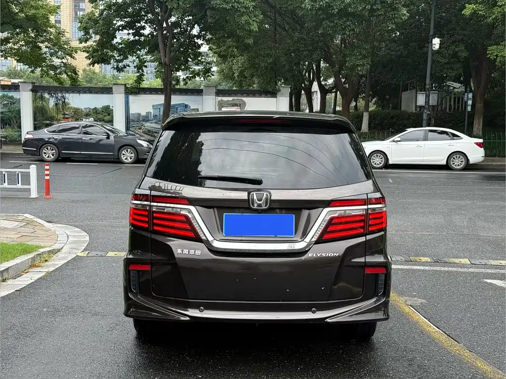 Honda Elysion 2016 — фото 19