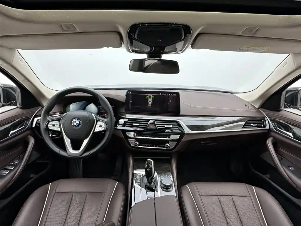 BMW 5 Series 2022 — фото 18