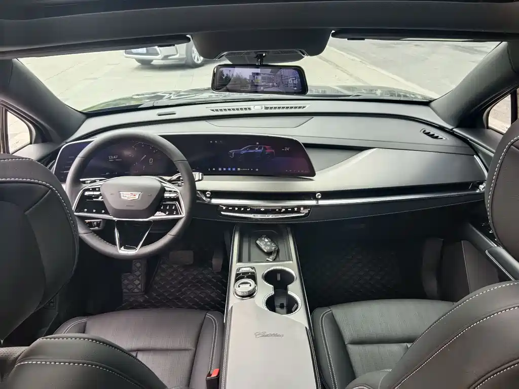 Cadillac XT5 2024 — фото 11