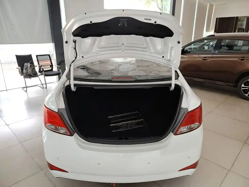 Hyundai Accent 2016 — фото 19