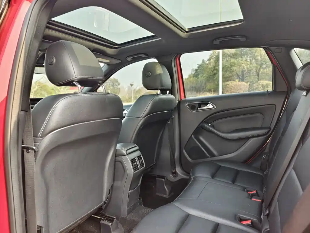 Mercedes-Benz B-Class 2017 — фото 17