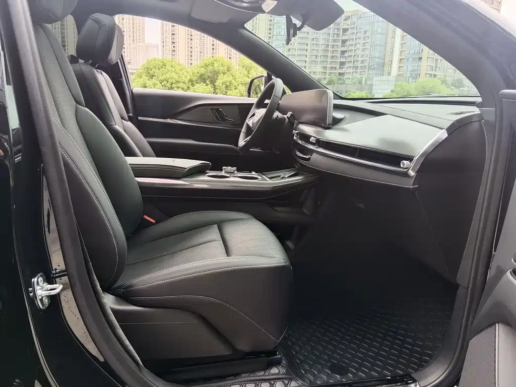 Cadillac XT5 2024 — фото 13