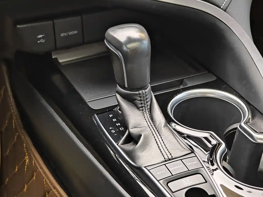 Toyota Camry 2018 — фото 19