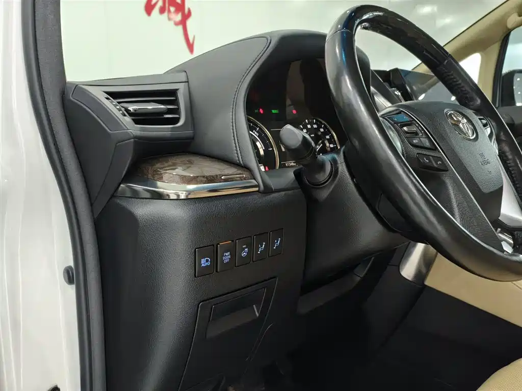 Toyota Vellfire 2021 — фото 8