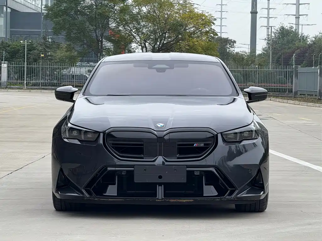 BMW M5 New Energy 2025 — фото 2