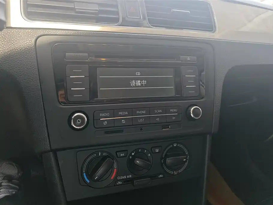 Skoda Rapid 2019 — фото 13