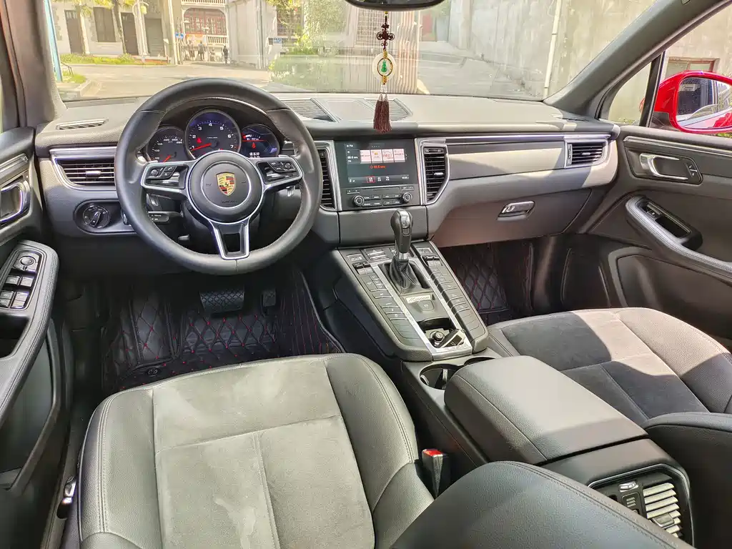 Porsche Macan 2018 — фото 13