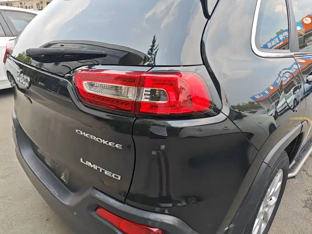 Jeep Cherokee 2018 — фото 8