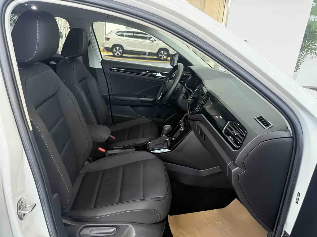 Volkswagen T-Roc 2021 — фото 23