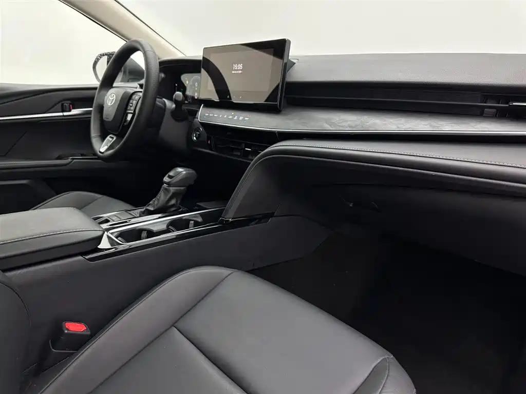 Toyota Camry 2024 — фото 17
