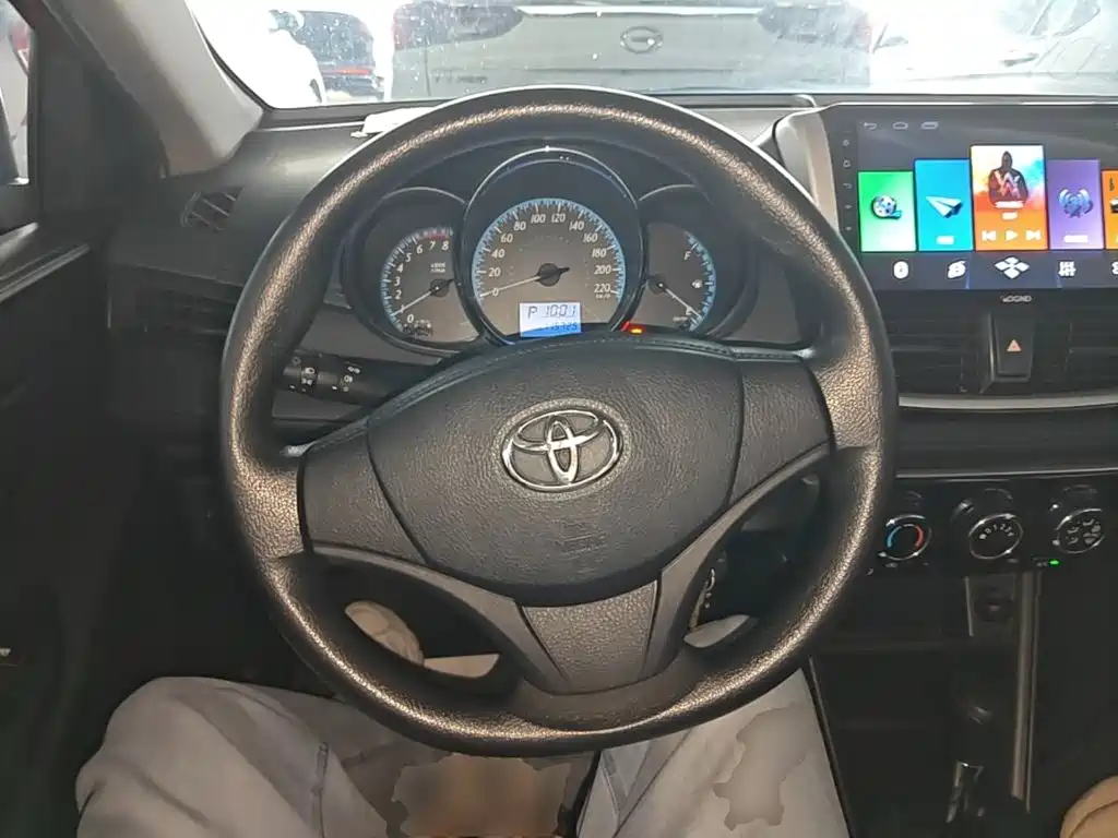 Toyota Yaris L 2019 — фото 11