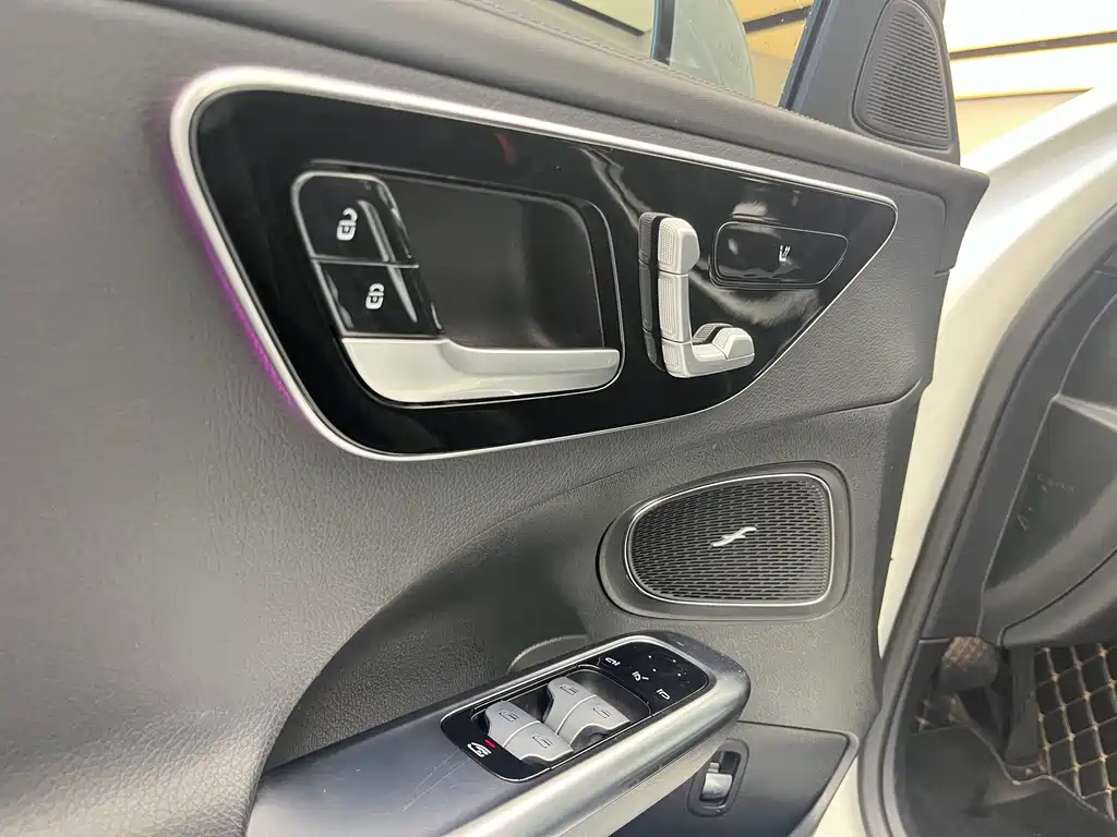 Mercedes-Benz C-Class 2022 — фото 16