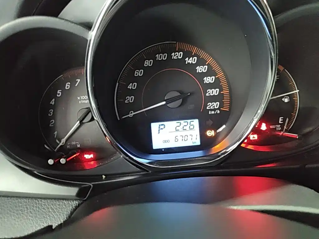 Toyota Yaris L 2021 — фото 12