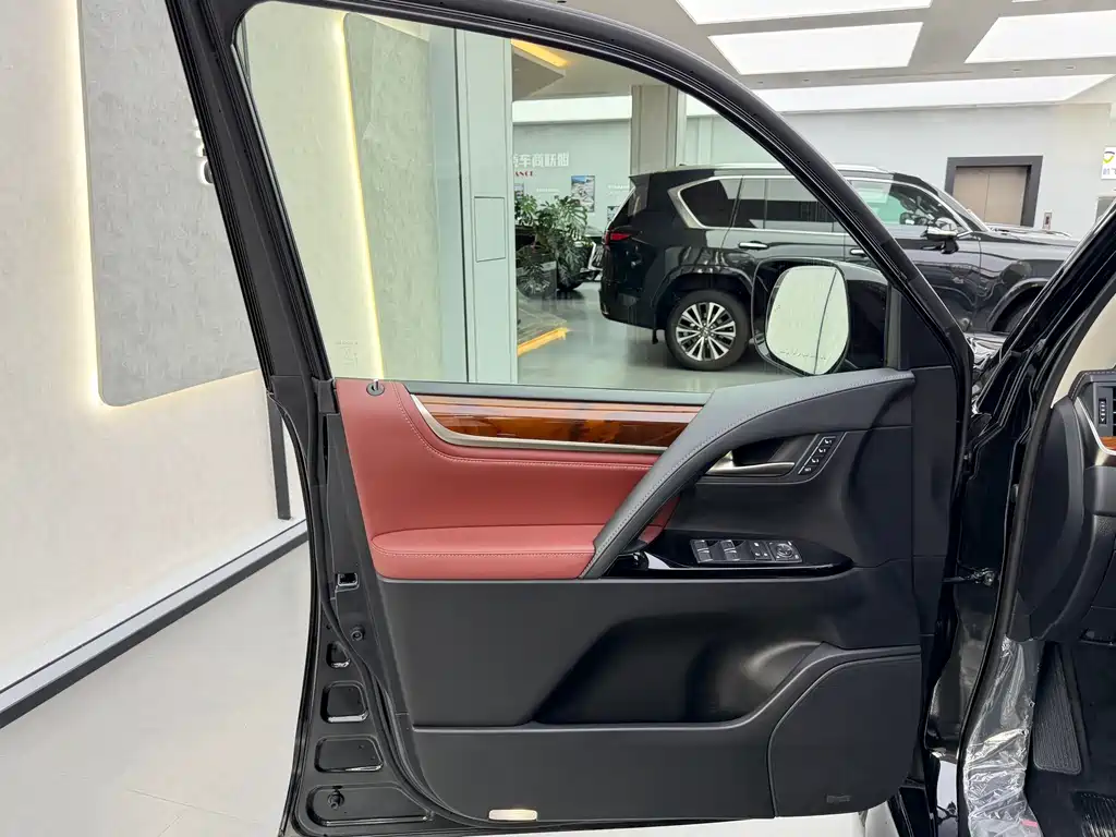 Lexus LX 2020 — фото 10