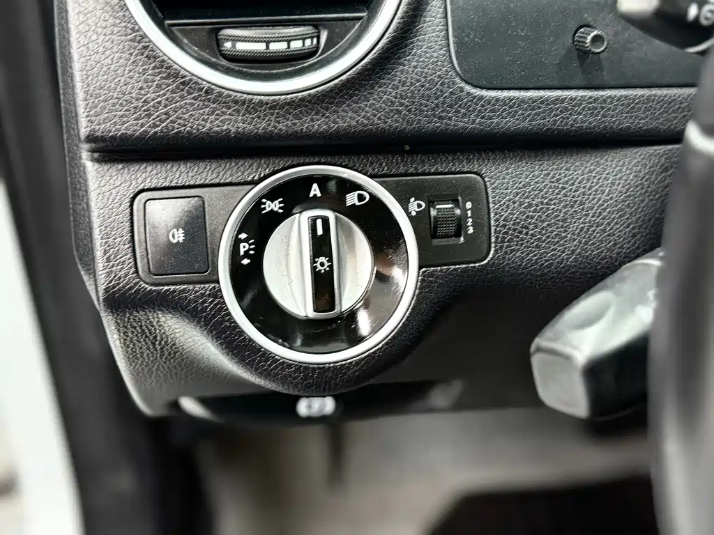 Mercedes-Benz C-Class 2012 — фото 12
