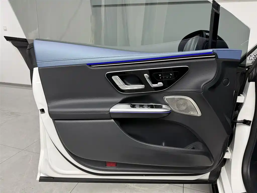 Mercedes-Benz EQE 2023 — фото 11