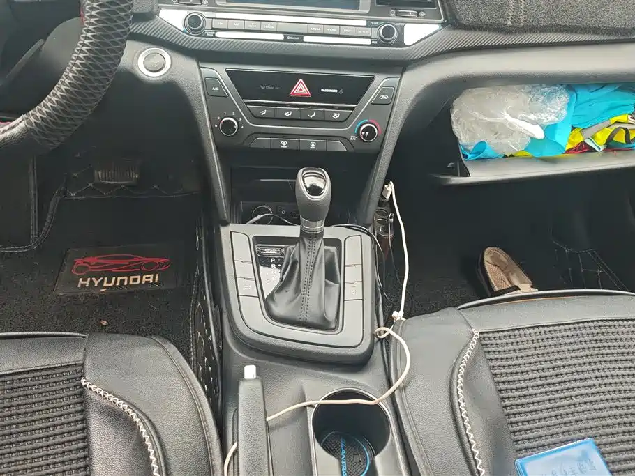 Hyundai Elantra 2018 — фото 16