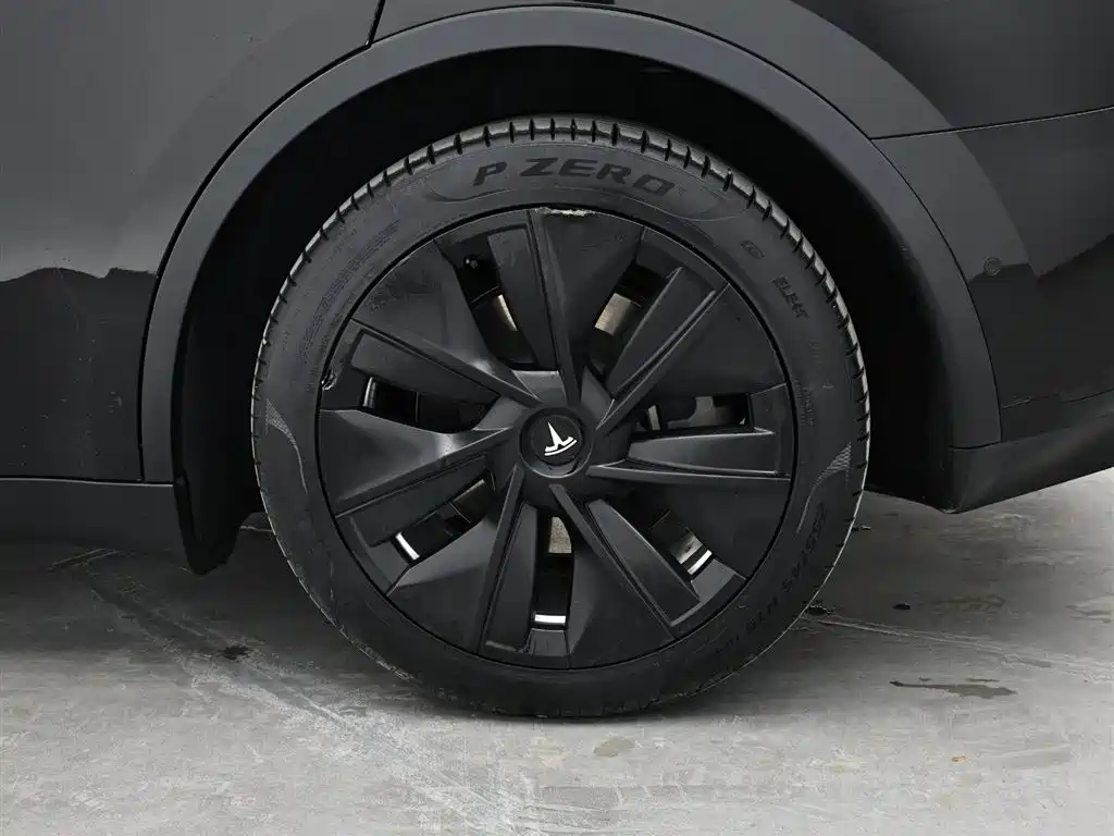 Tesla Model Y 2022 — фото 13