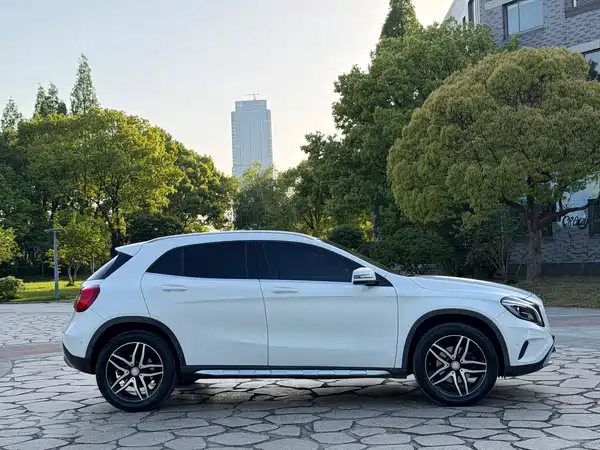 Mercedes-Benz GLA 2016
