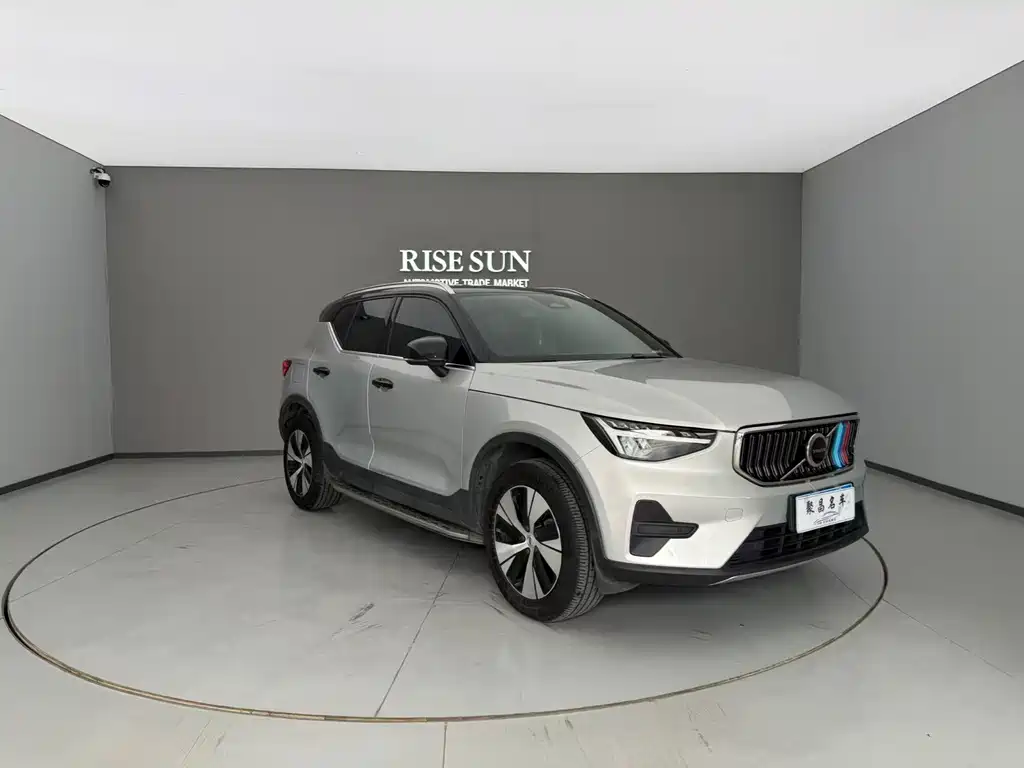 Volvo XC40 2023 — фото 3