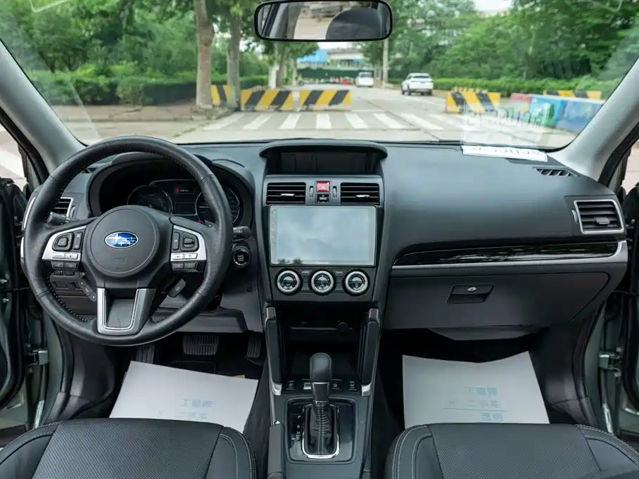 Subaru Forester 2018 — фото 11