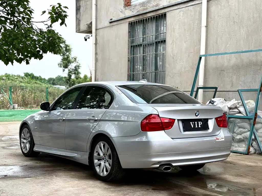 BMW 3 Series 2011 — фото 16
