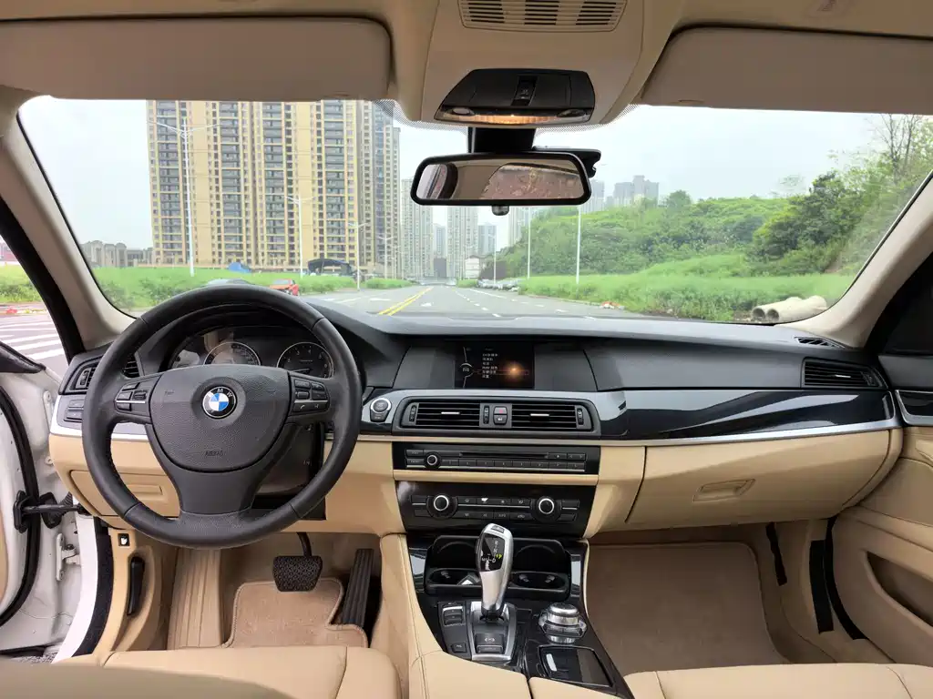 BMW 5 Series 2012 — фото 12